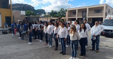 Participación de alumnos de la Modalidad Semiescolarizado en el desfile patrio en El Remolino