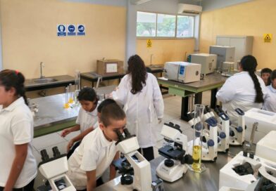 Niñas y niños STEM descubren el mundo microscópico en la UPSZ
