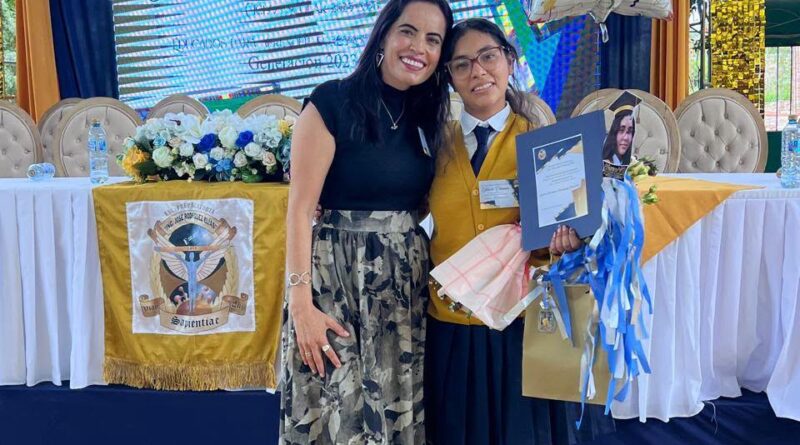 Rectora de la UPSZ acompaña la graduación de estudiantes de la preparatoria de Juchipila Rectora de la UPSZ acompaña la graduación de estudiantes de la preparatoria de Juchipila